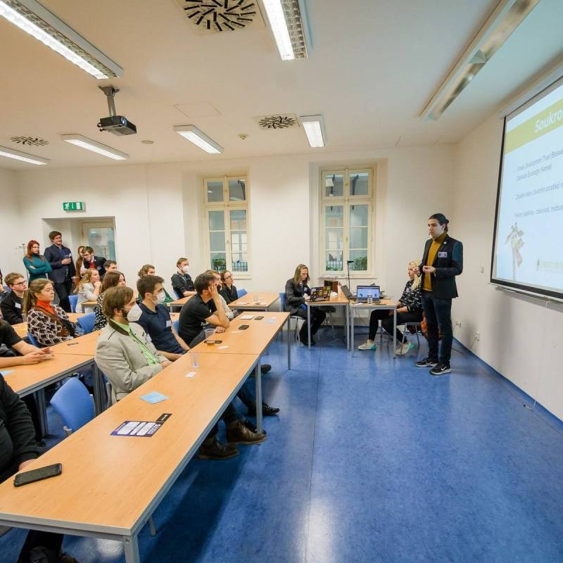 20211106-18_37_03-NIKON_D500