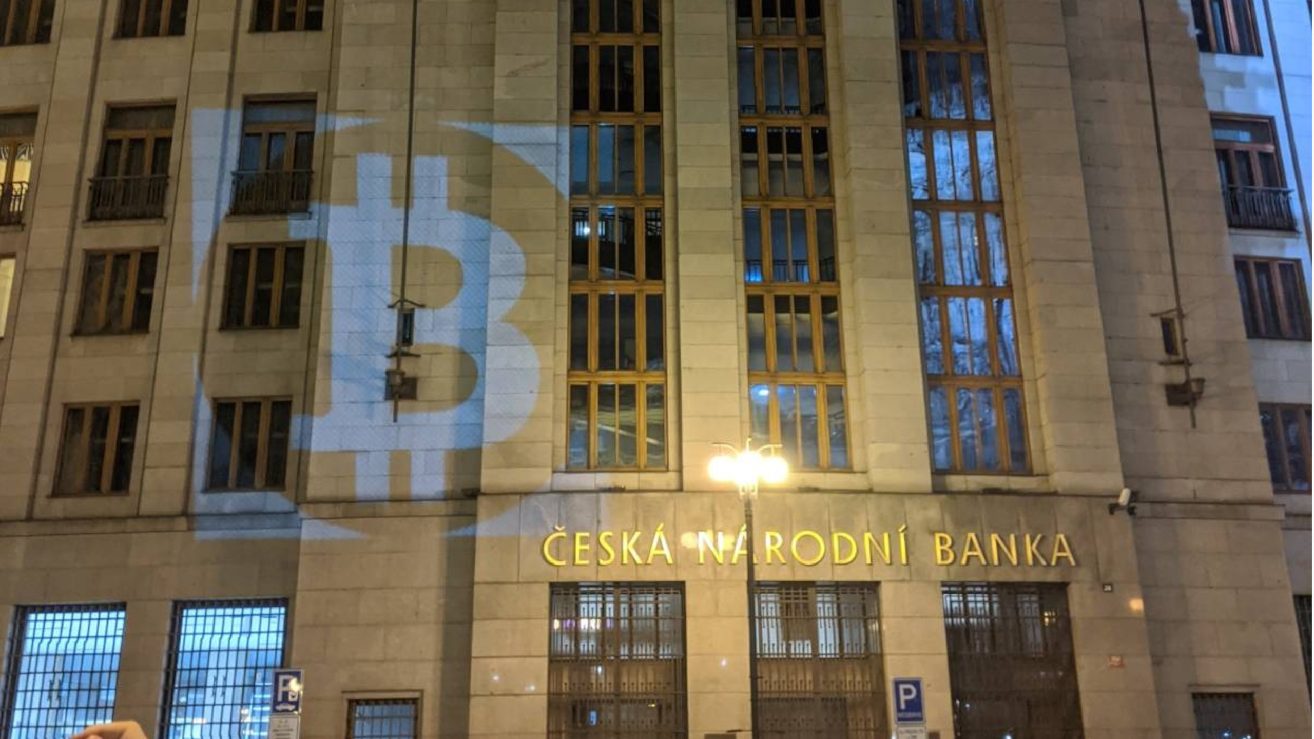 Pro & proti: Měla by mít ČNB bitcoinovou rezervu?